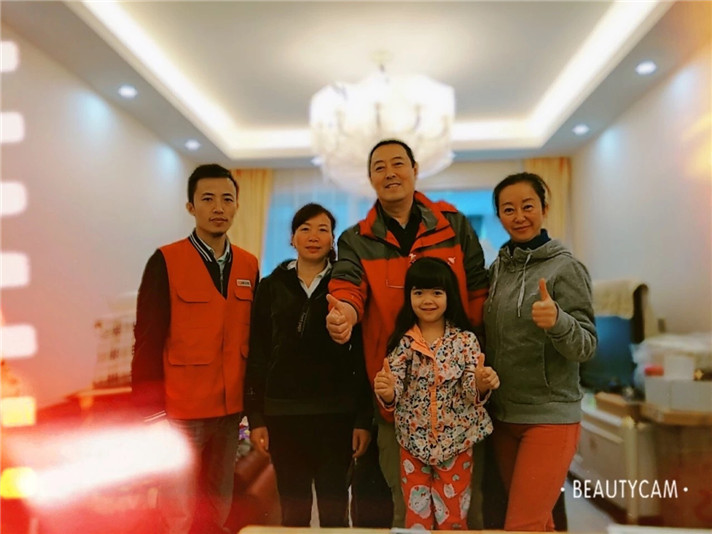 设计师姚亚鳞,工程监理卢艳梅与业主亲切合照